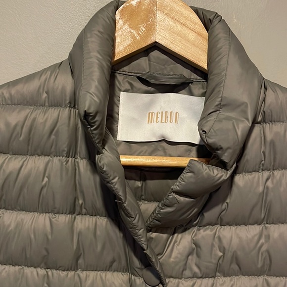 Melbon, lofty packable down, car length coat, fastens with snaps,fits 8 -10.EUC. - Picture 2 of 12